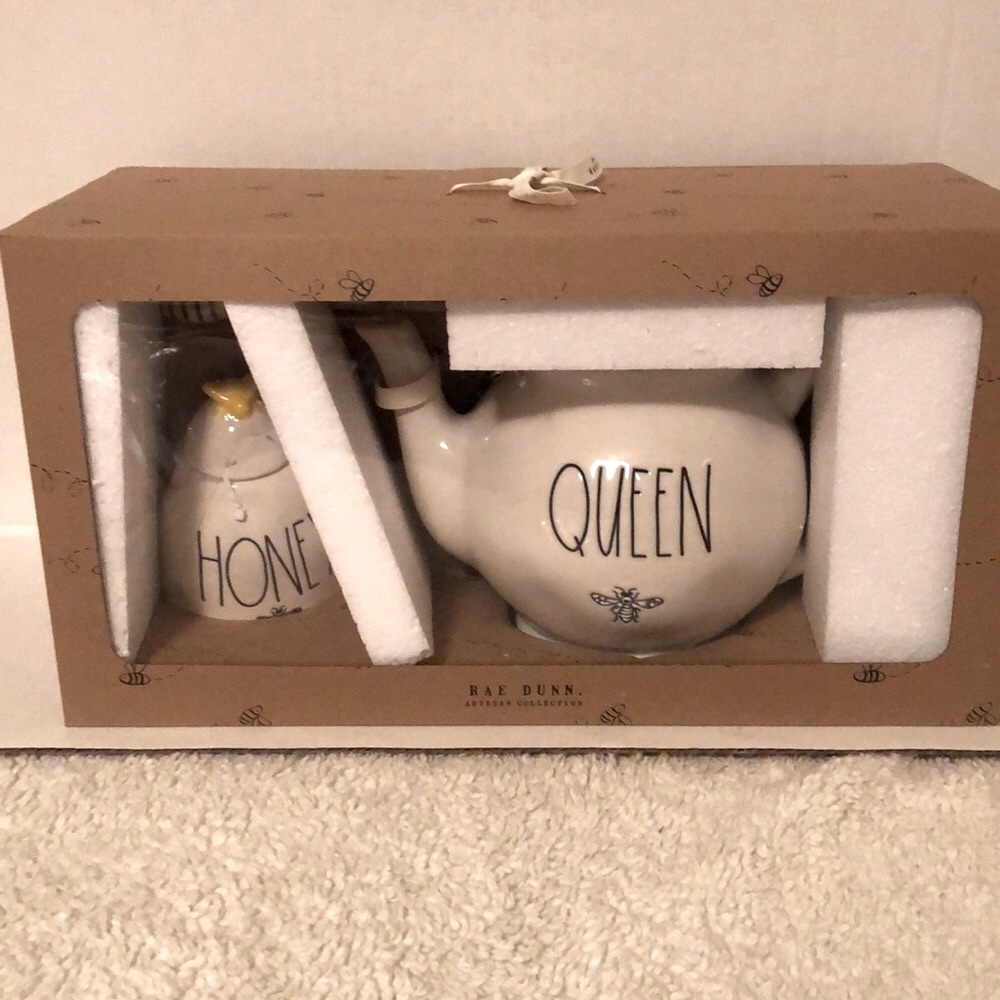 NIB Rae Dunn “Queen” Teapot & Honey Pot - Picture 4 of 4